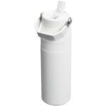 Bouteille d'eau de 700 ml avec paille rabattable Stanley IceFlow™ 2.0